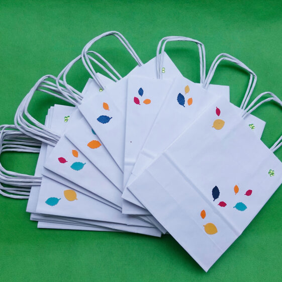 Opakowanie prezentowe artystycznie ręcznie zdobione