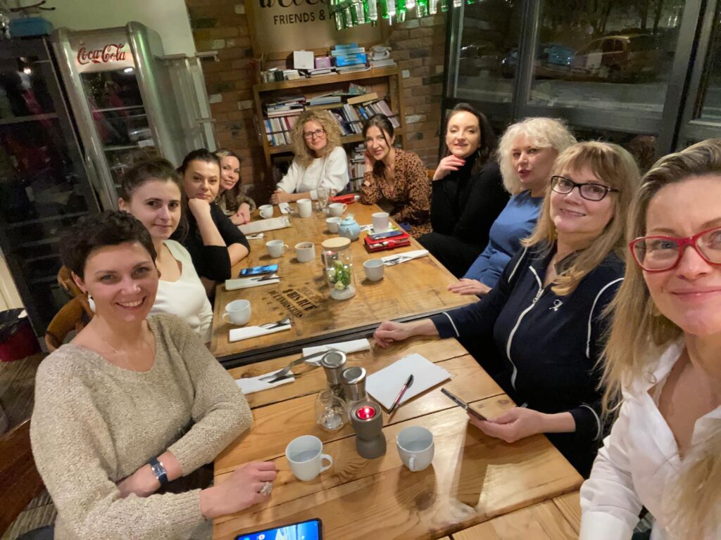 spotkanie przy herbacie emotea